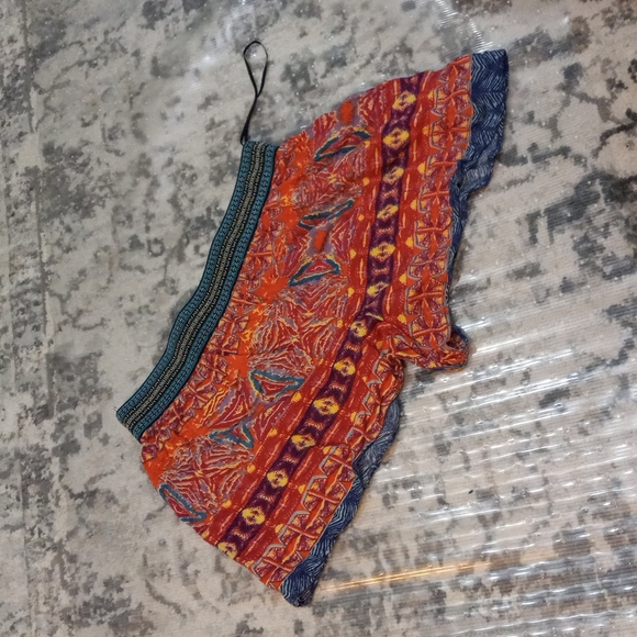Short shorts with pockets on both sides - Picture 2 of 3